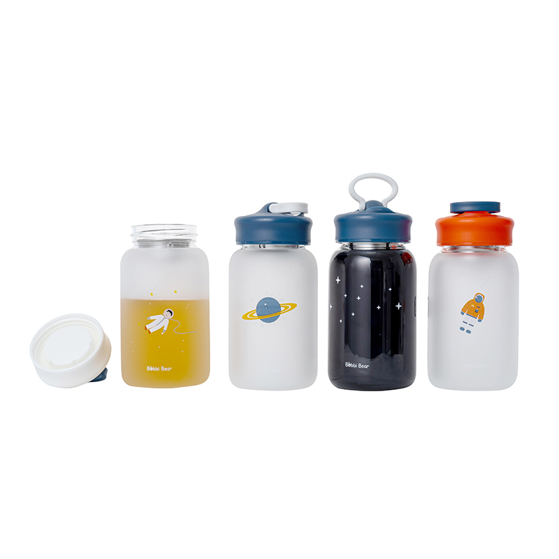 Botellas de vidrio de 500 ml de agua caliente con tapas de tornillo logo personalizado